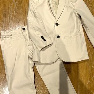 Cat and Jack khaki suit for boys, size 6. Very clean and wore once.